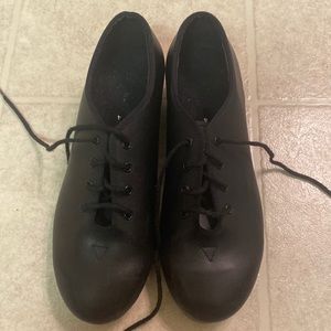 Bloch size 4 Girls Tap Shoes